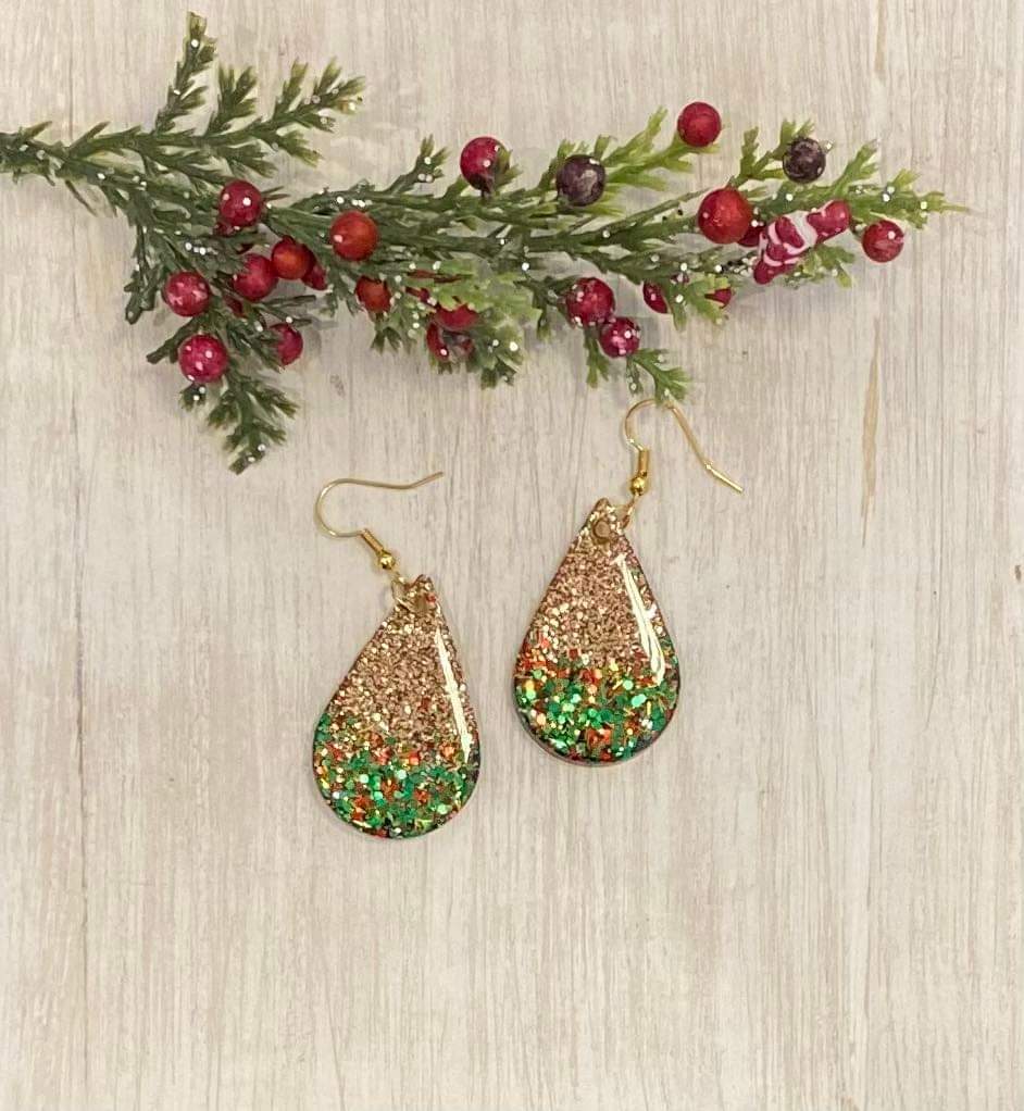 Teardrop / Handmade resin and glitter earrings