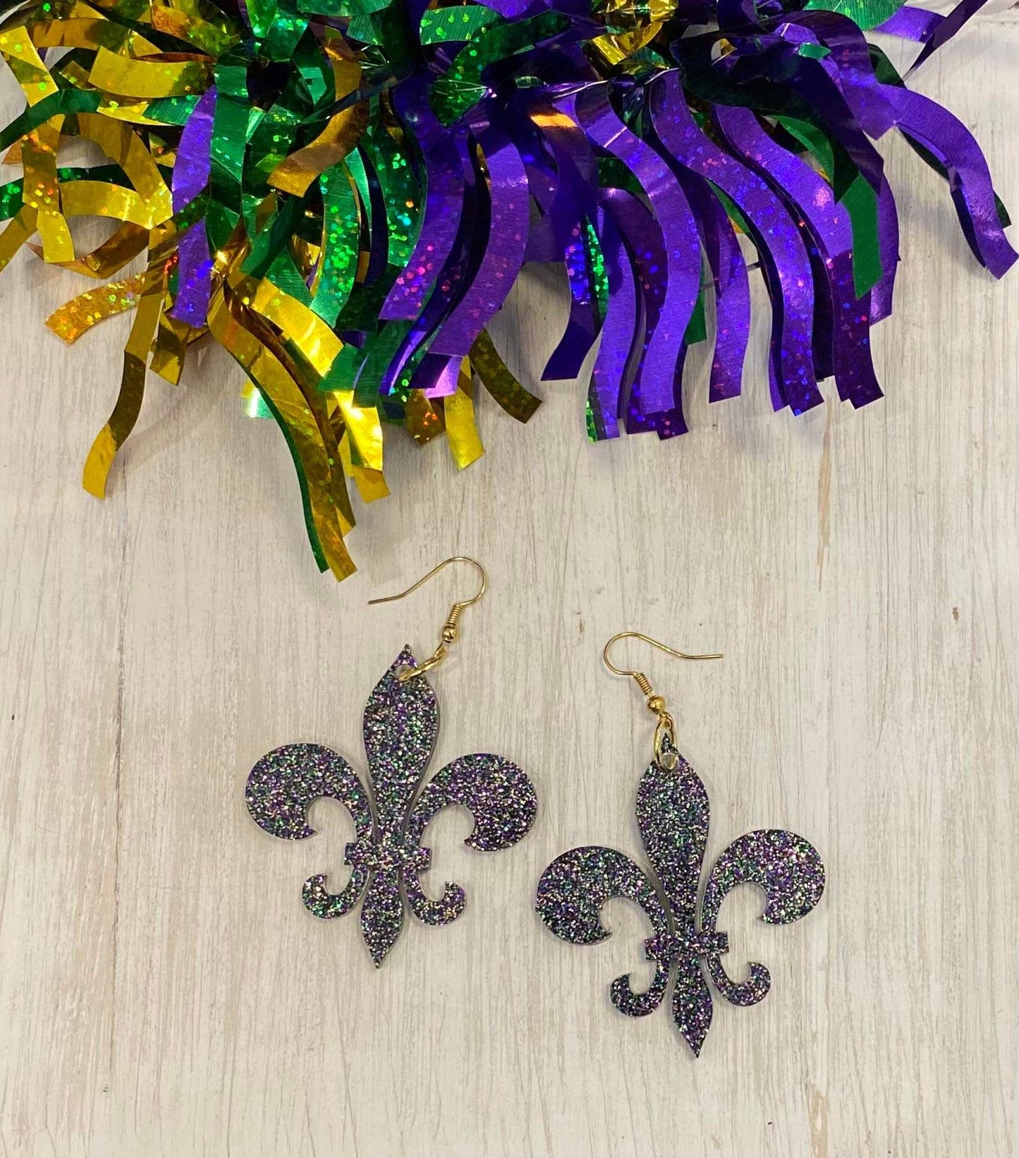 Fleur de Lis / Handmade resin and glitter earrings