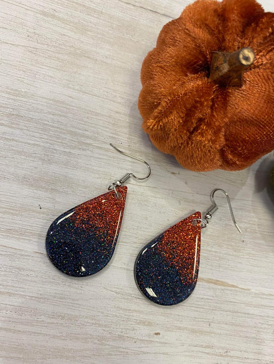 Teardrop / Handmade resin and glitter  earrings