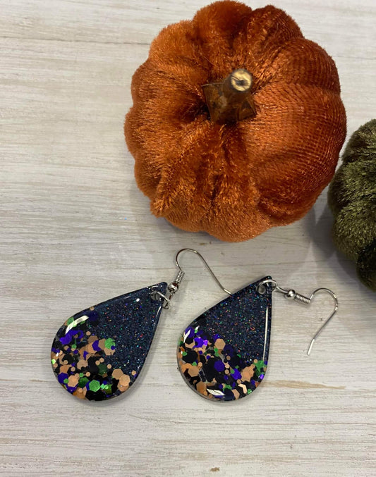 Teardrop / Handmade resin and glitter  earrings